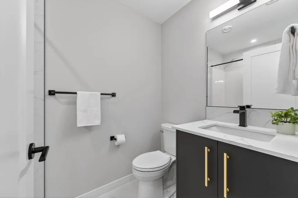 3088 85 Street SW Calgary AB T3H 4C4