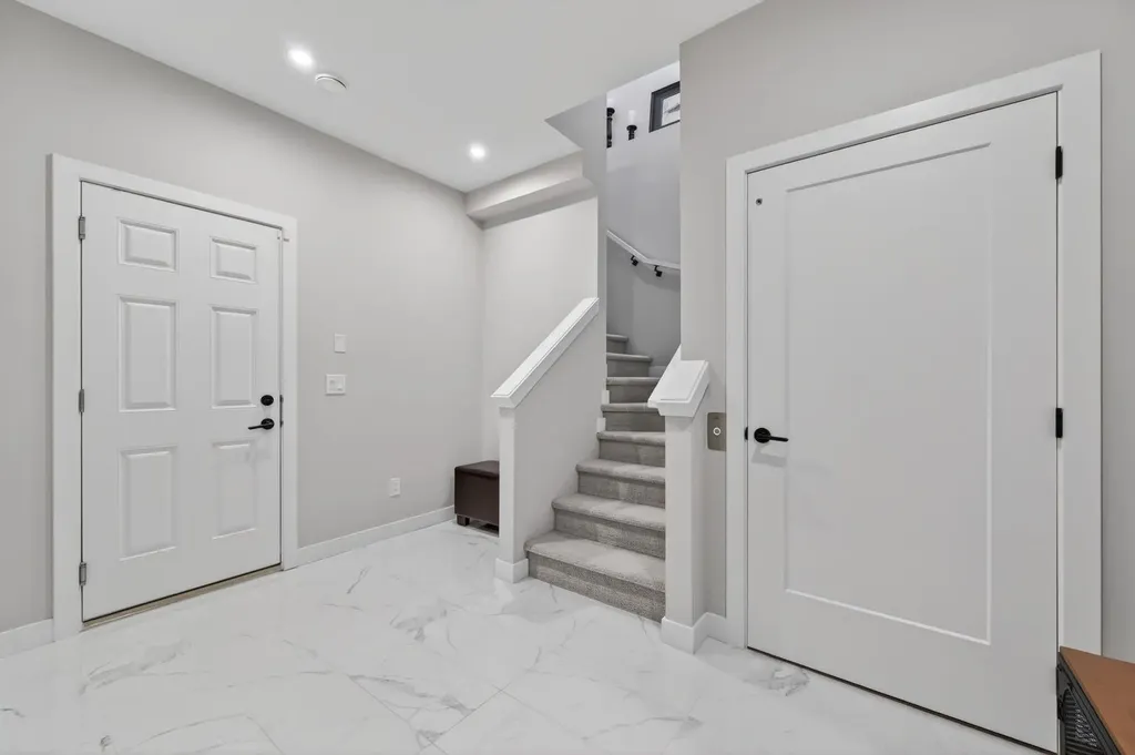 3088 85 Street SW Calgary AB T3H 4C4