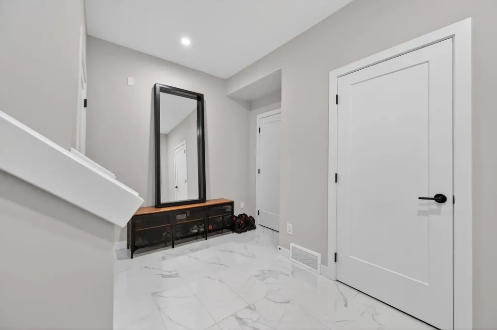 3088 85 Street SW Calgary AB T3H 4C4