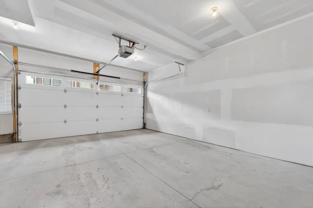 3088 85 Street SW Calgary AB T3H 4C4
