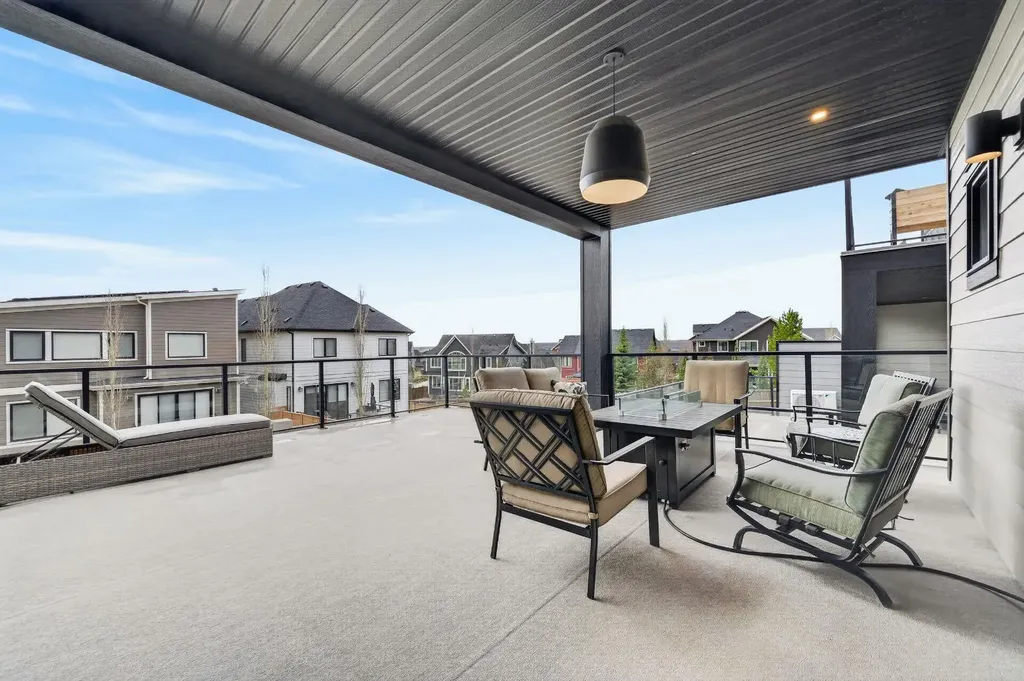 3088 85 Street SW Calgary AB T3H 4C4