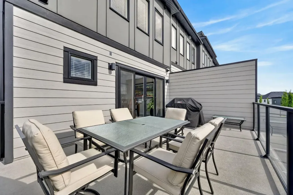 3088 85 Street SW Calgary AB T3H 4C4