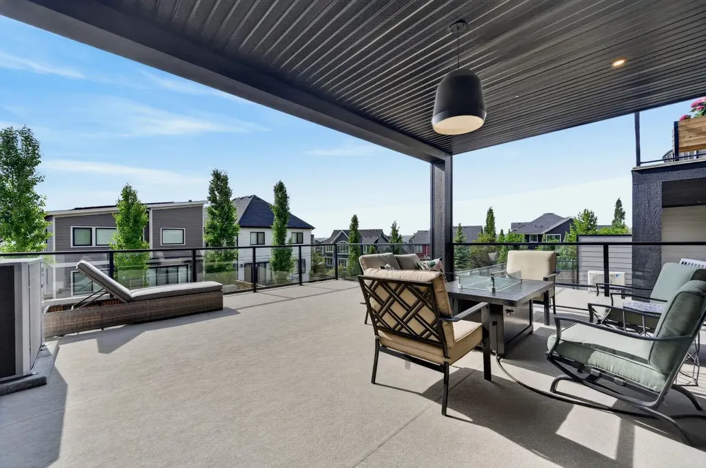 3088 85 Street SW Calgary AB T3H 4C4