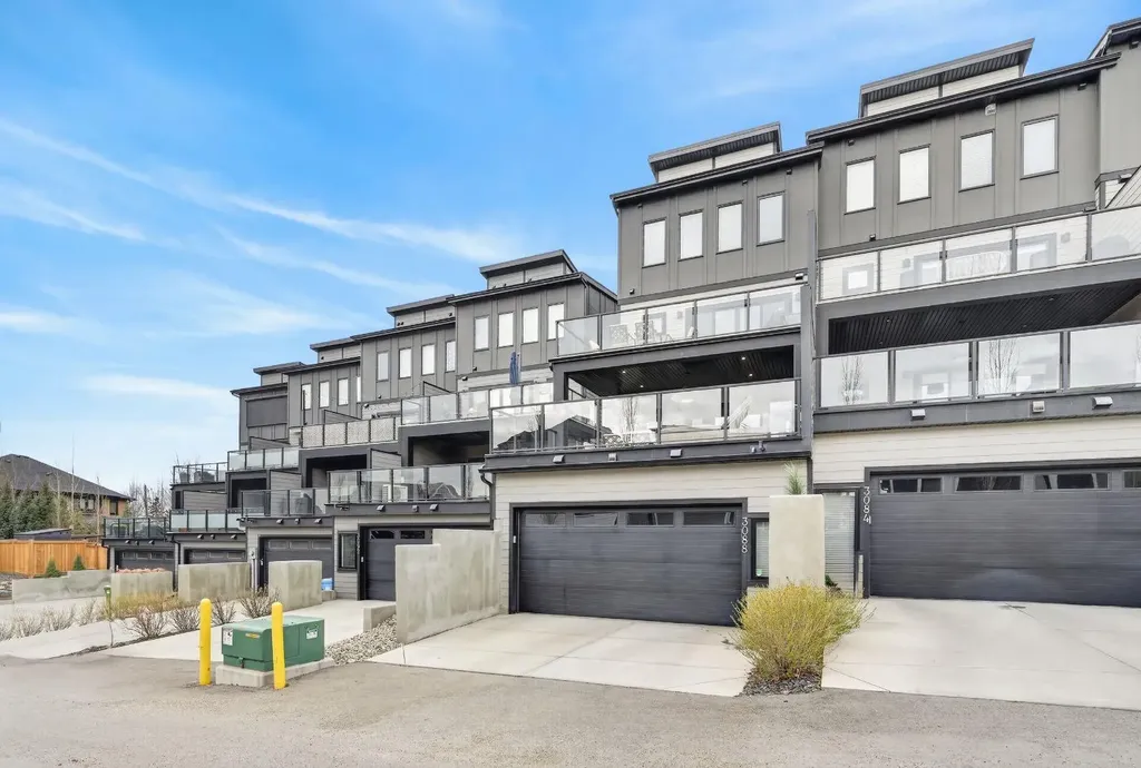 3088 85 Street SW Calgary AB T3H 4C4
