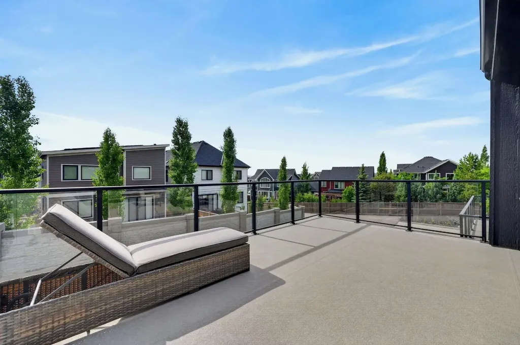 3088 85 Street SW Calgary AB T3H 4C4