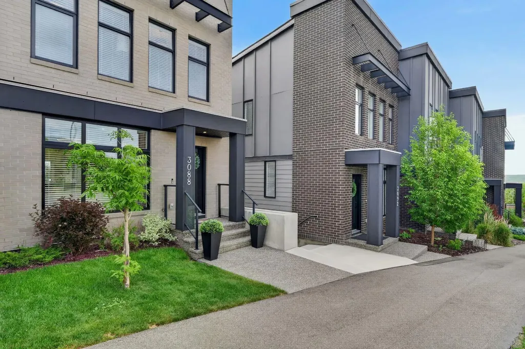 3088 85 Street SW Calgary AB T3H 4C4