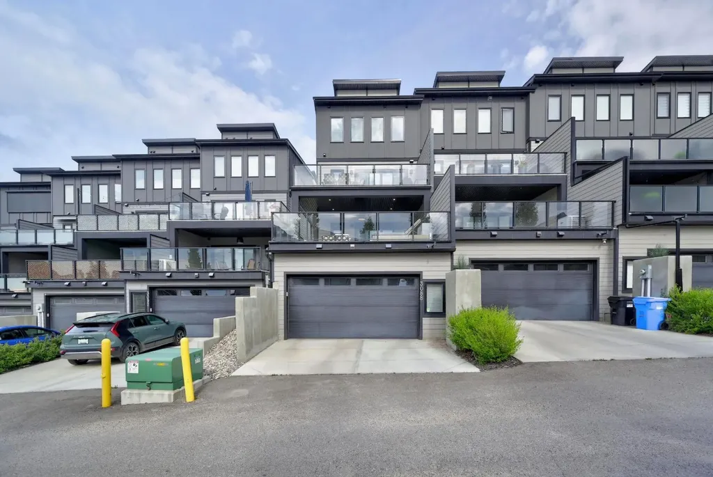 3088 85 Street SW Calgary AB T3H 4C4