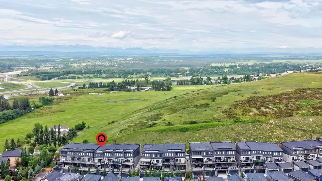 3088 85 Street SW Calgary AB T3H 4C4