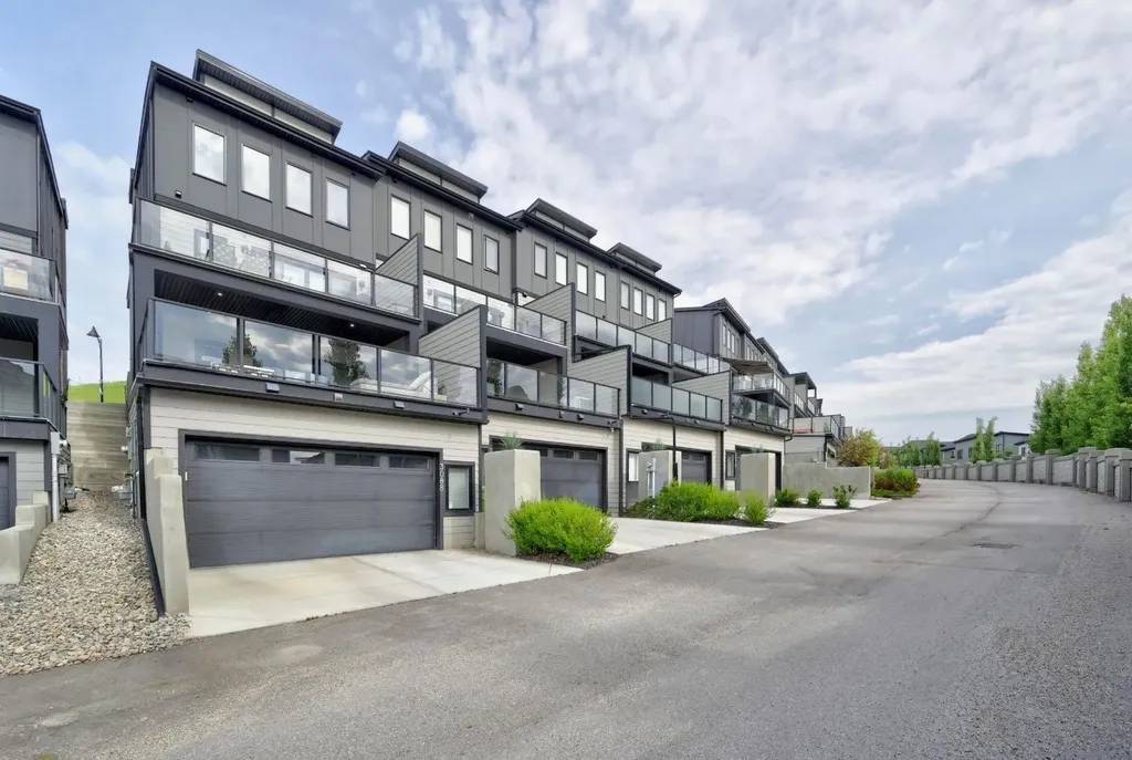 3088 85 Street SW Calgary AB T3H 4C4