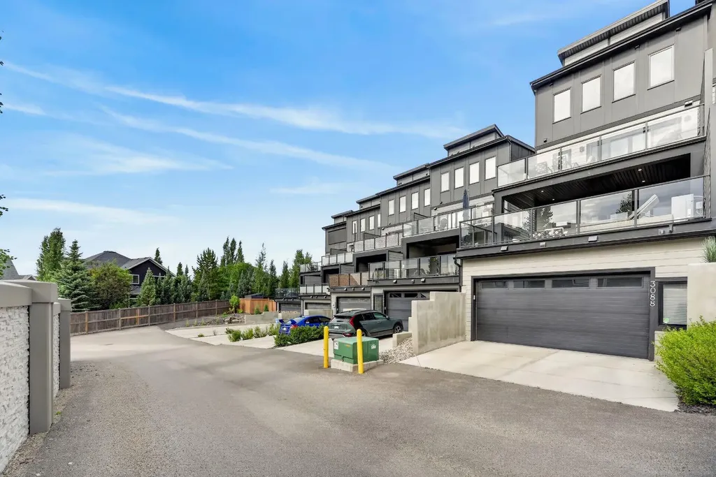 3088 85 Street SW Calgary AB T3H 4C4