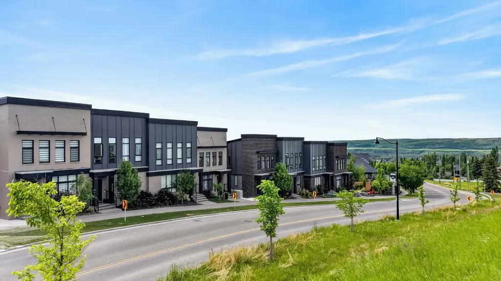 3088 85 Street SW Calgary AB T3H 4C4