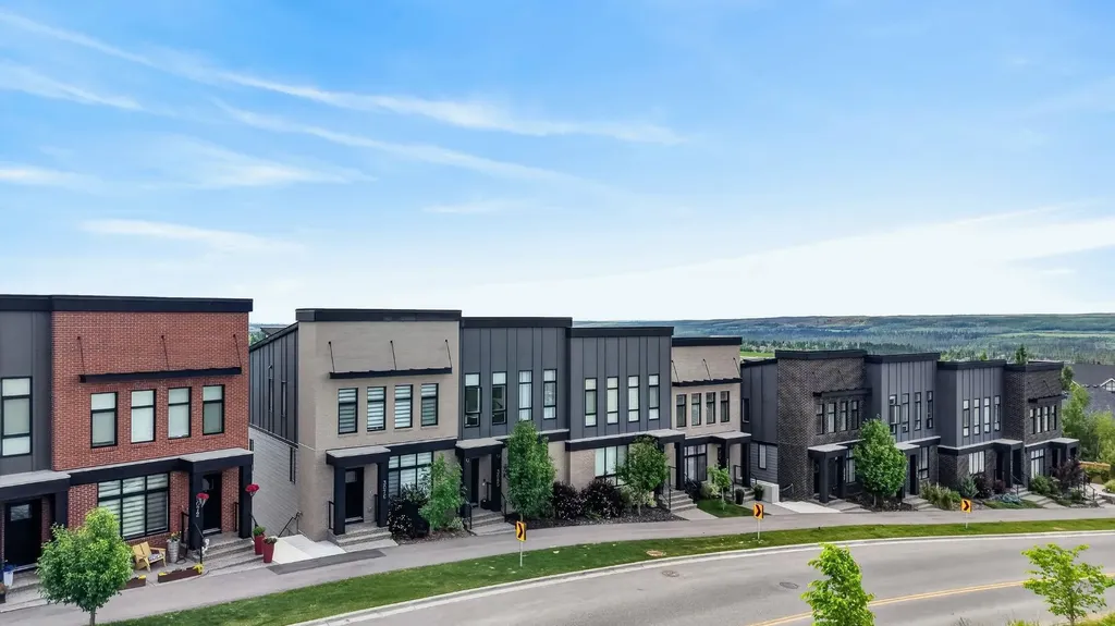 3088 85 Street SW Calgary AB T3H 4C4