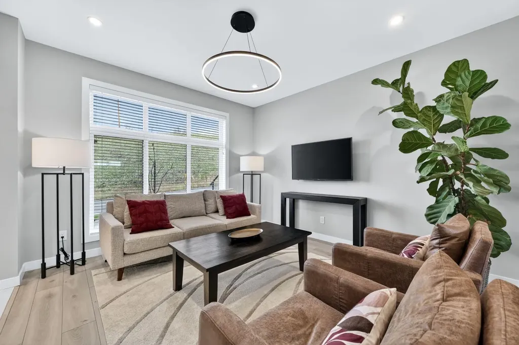 3088 85 Street SW Calgary AB T3H 4C4