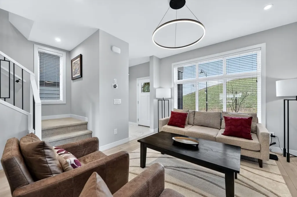 3088 85 Street SW Calgary AB T3H 4C4