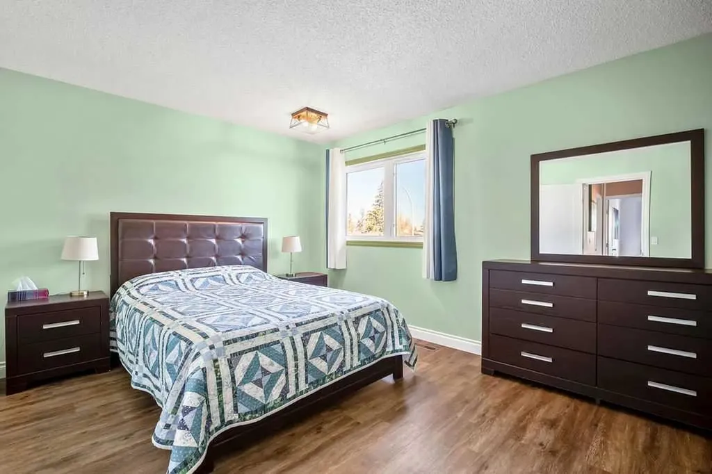 51 Big Hill Way SE Airdrie AB T4A 1M7
