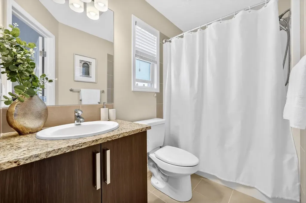 1901 Baywater Alley SW Airdrie AB T4B0T4