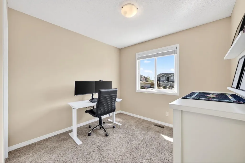 1901 Baywater Alley SW Airdrie AB T4B0T4