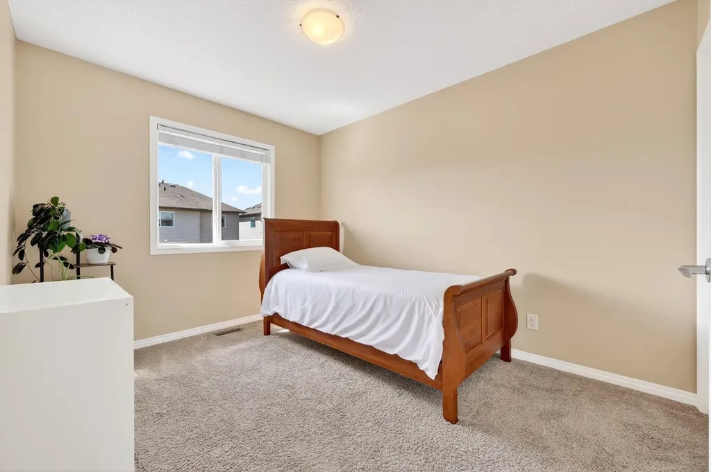 1901 Baywater Alley SW Airdrie AB T4B0T4