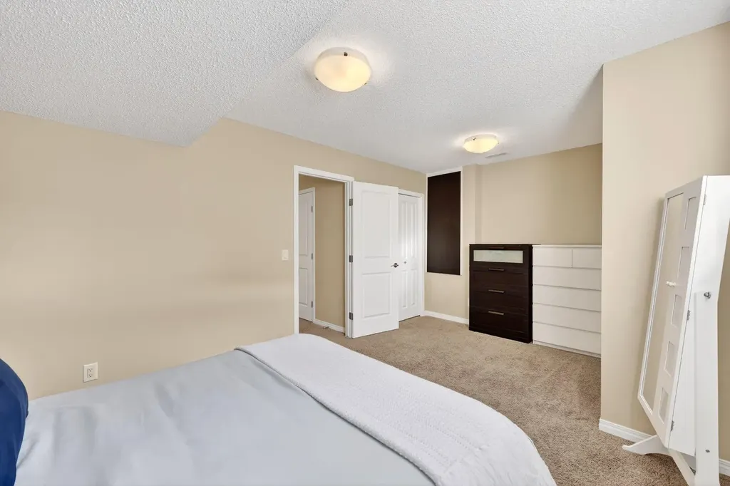 1901 Baywater Alley SW Airdrie AB T4B0T4