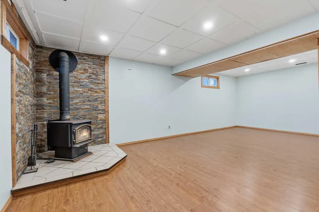 8 Isbister Avenue Swan Hills AB T0G 2C0