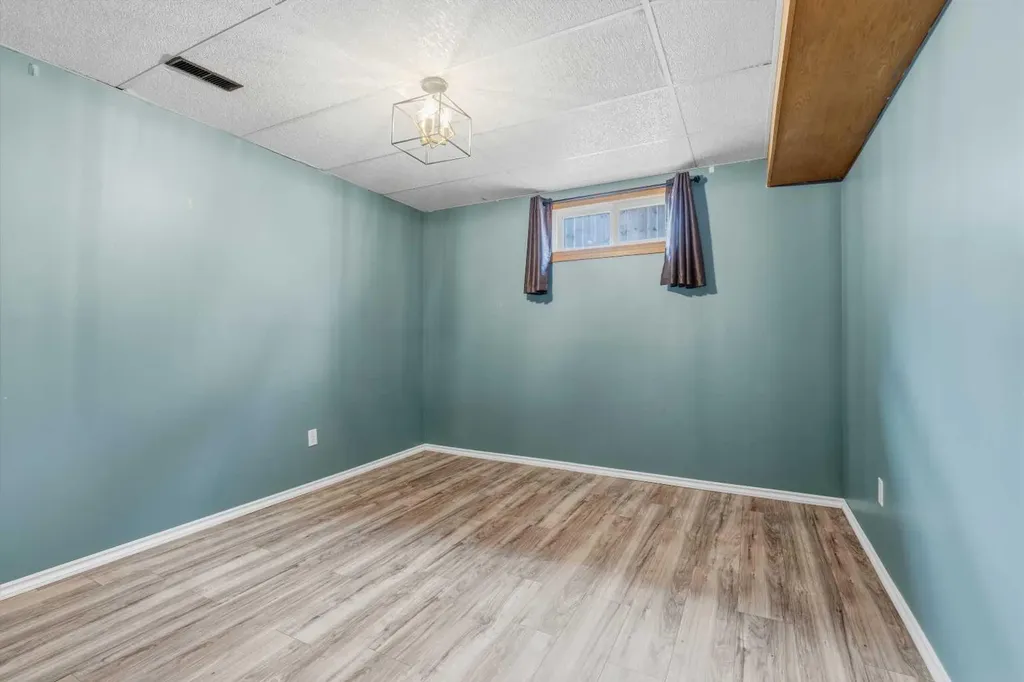 8 Isbister Avenue Swan Hills AB T0G 2C0