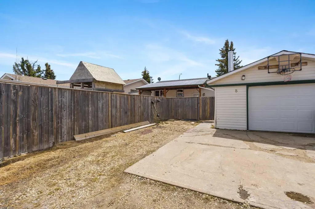 8 Isbister Avenue Swan Hills AB T0G 2C0