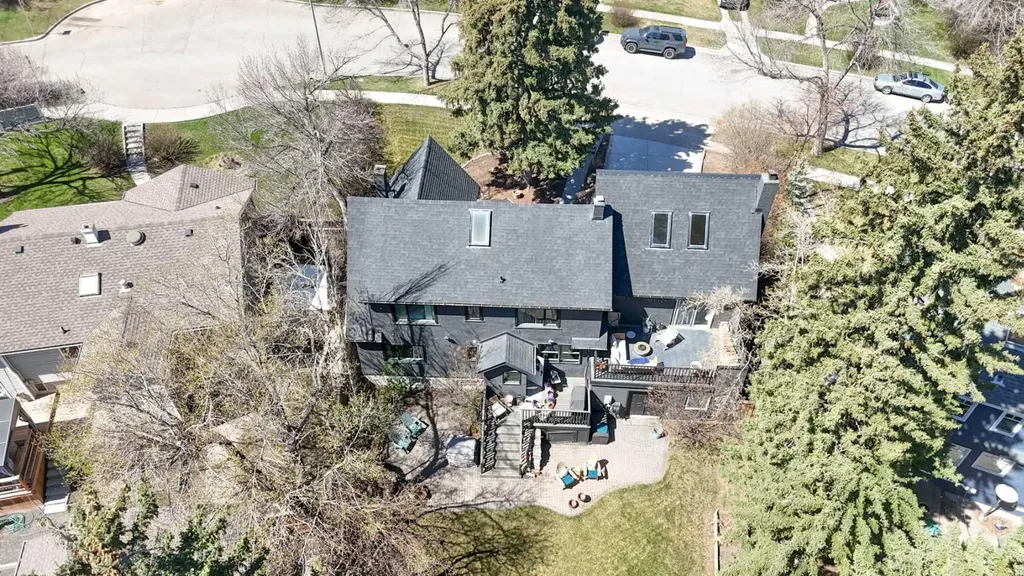 1616 Summer Street SW Calgary AB T3C2J6