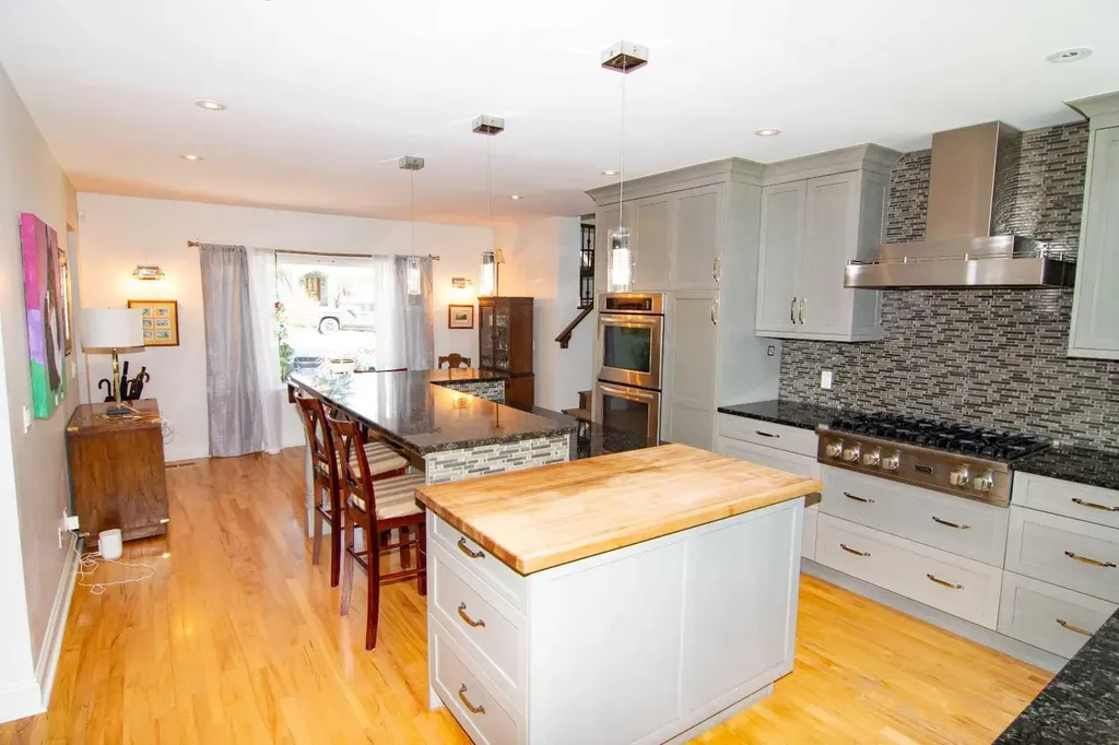 1616 Summer Street SW Calgary AB T3C2J6
