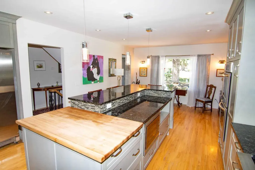1616 Summer Street SW Calgary AB T3C2J6