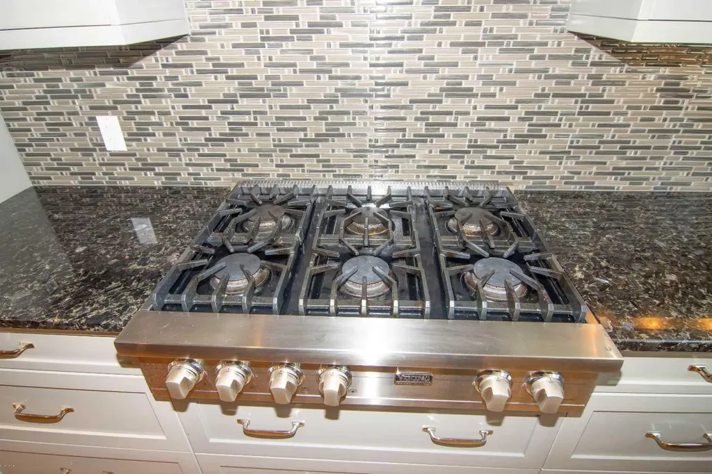 1616 Summer Street SW Calgary AB T3C2J6