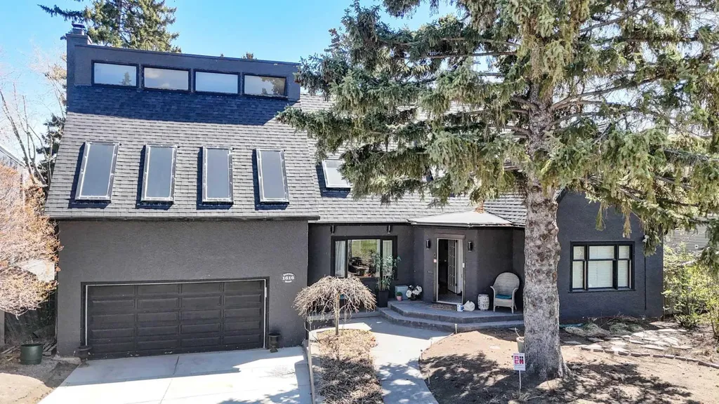 1616 Summer Street SW Calgary AB T3C2J6