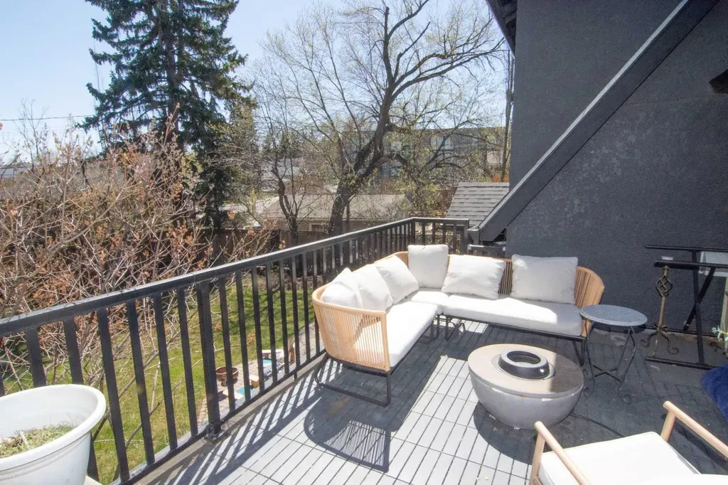 1616 Summer Street SW Calgary AB T3C2J6