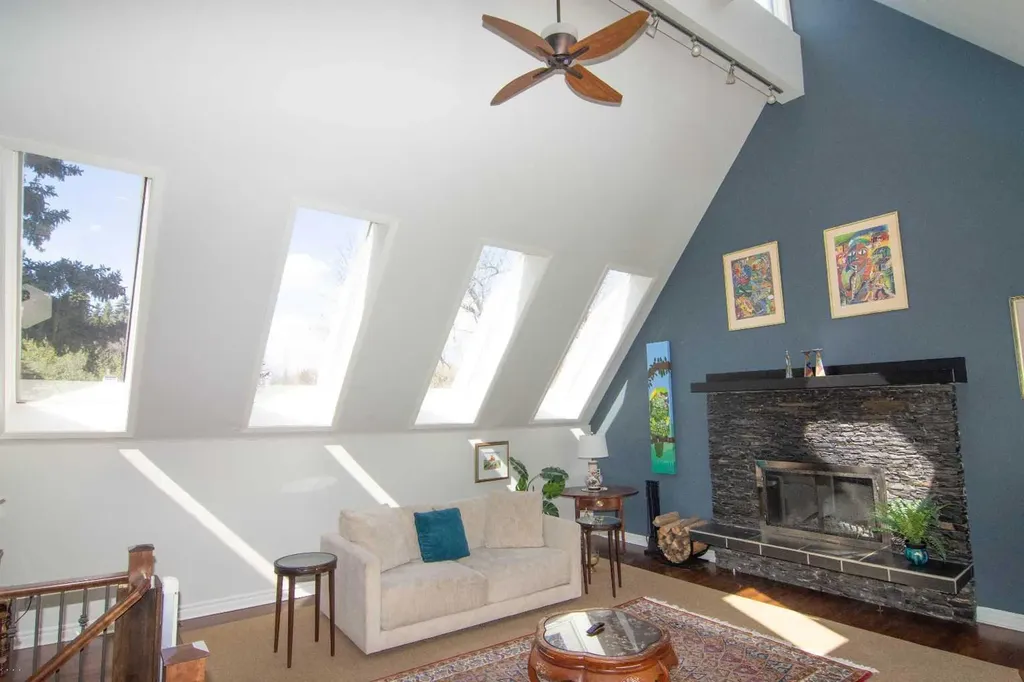 1616 Summer Street SW Calgary AB T3C2J6