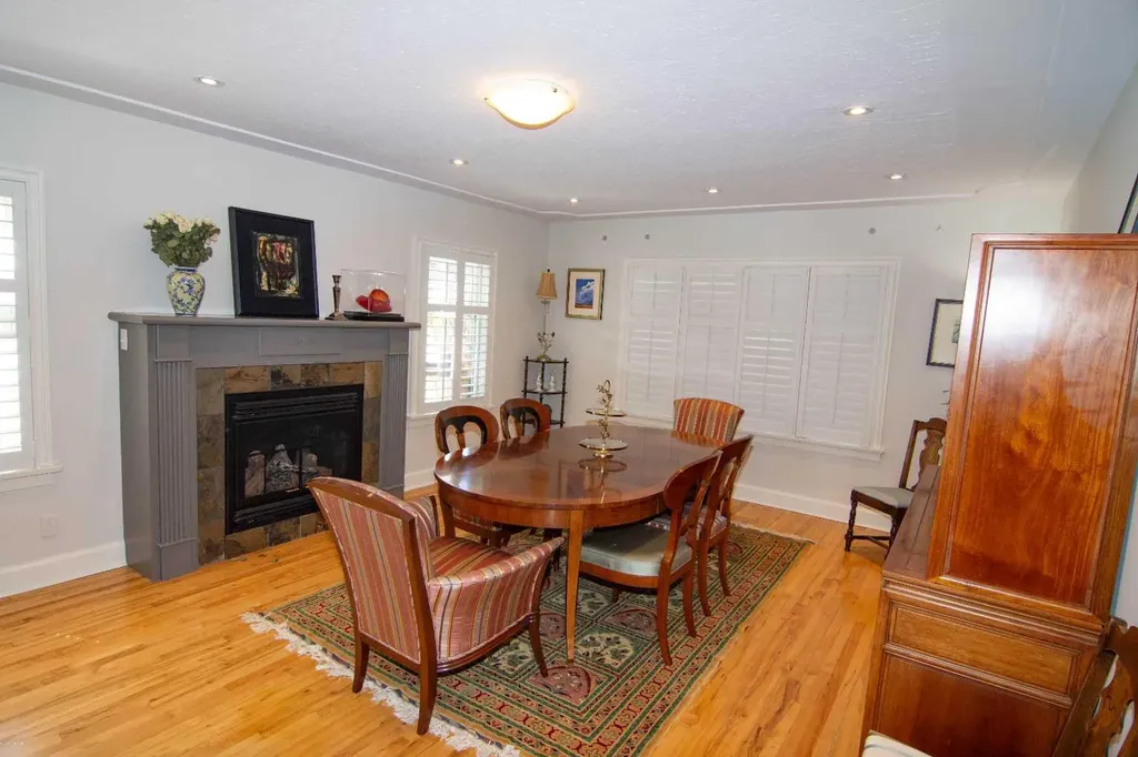 1616 Summer Street SW Calgary AB T3C2J6