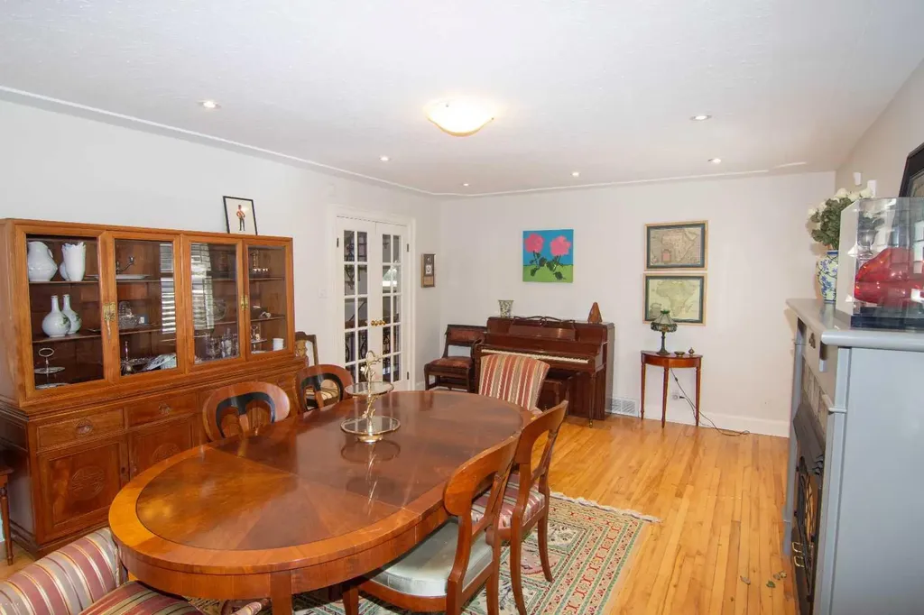 1616 Summer Street SW Calgary AB T3C2J6