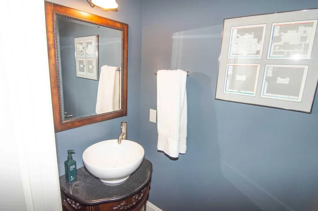 1616 Summer Street SW Calgary AB T3C2J6