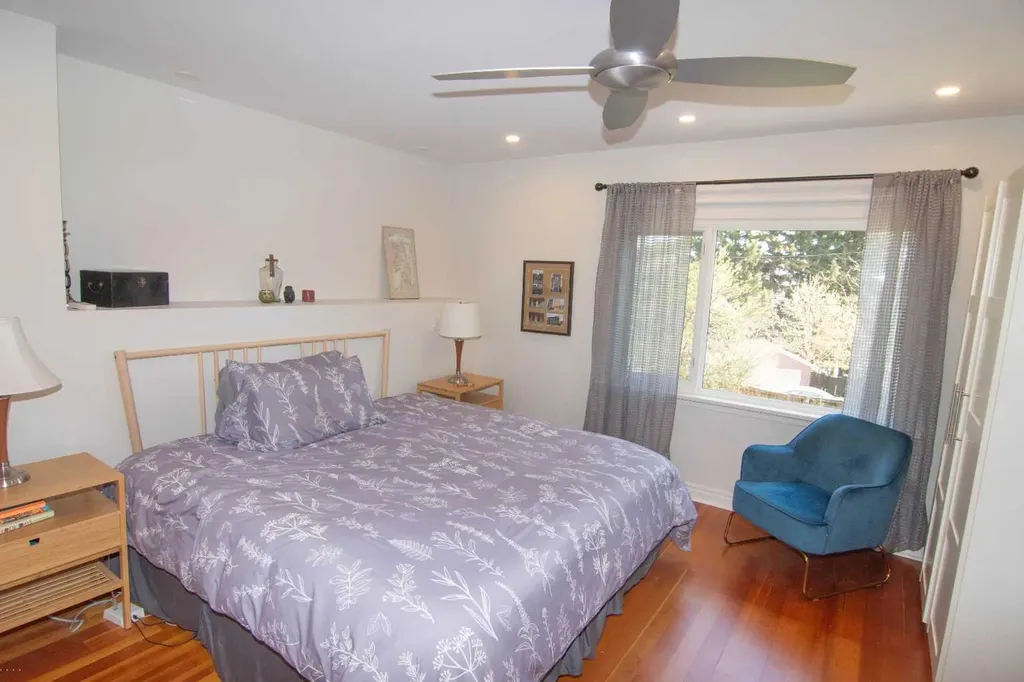 1616 Summer Street SW Calgary AB T3C2J6
