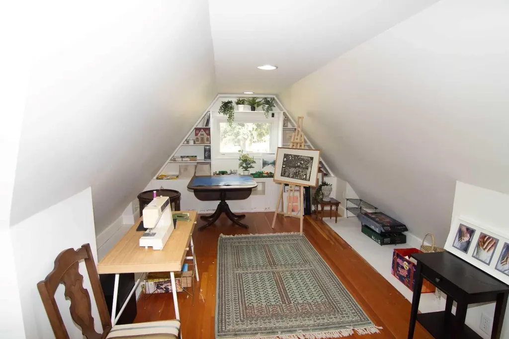 1616 Summer Street SW Calgary AB T3C2J6