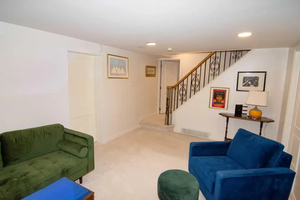 1616 Summer Street SW Calgary AB T3C2J6