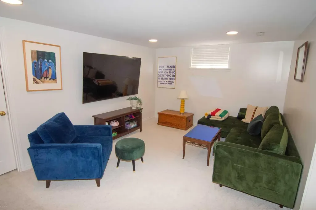 1616 Summer Street SW Calgary AB T3C2J6