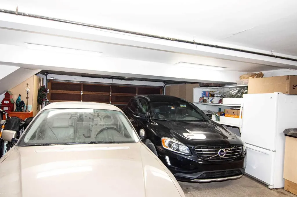 1616 Summer Street SW Calgary AB T3C2J6