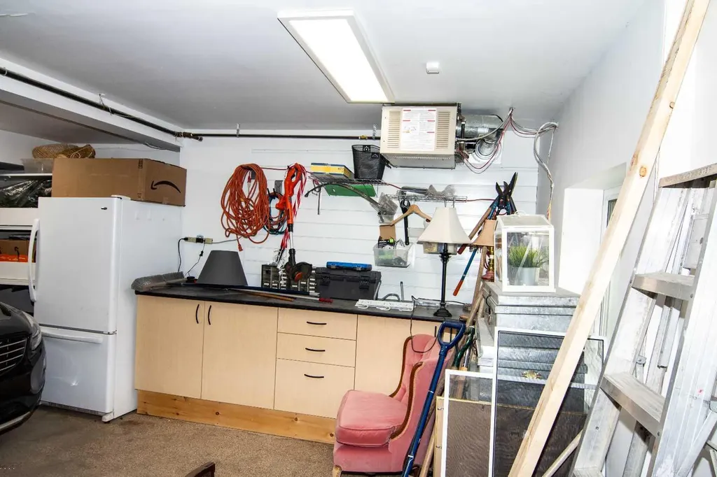 1616 Summer Street SW Calgary AB T3C2J6