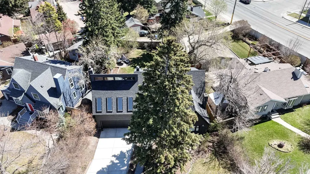 1616 Summer Street SW Calgary AB T3C2J6