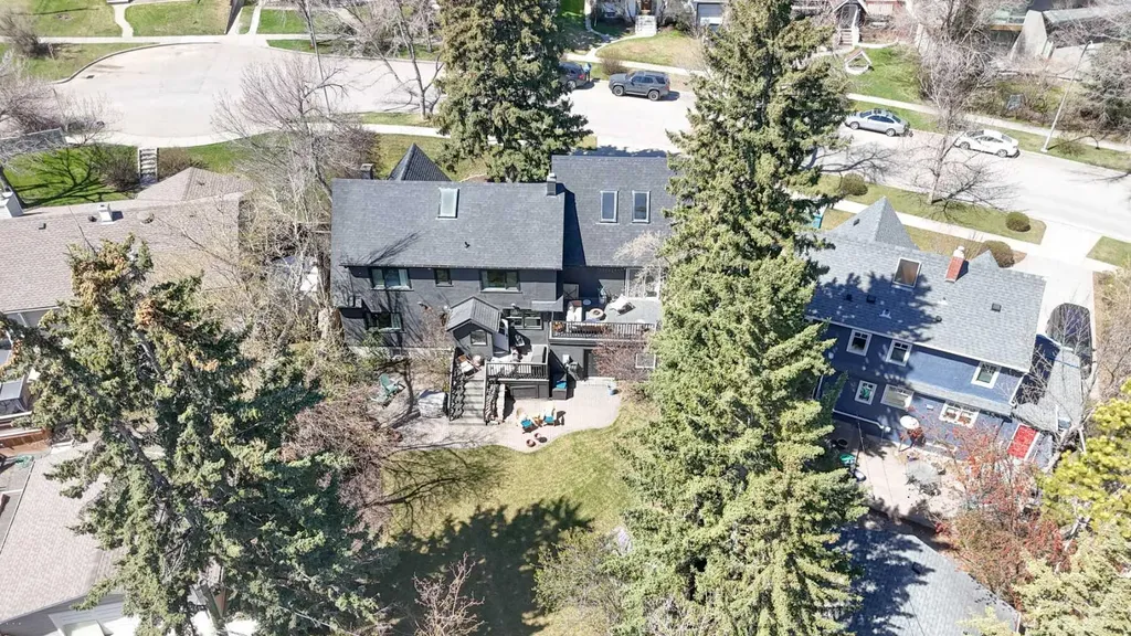 1616 Summer Street SW Calgary AB T3C2J6