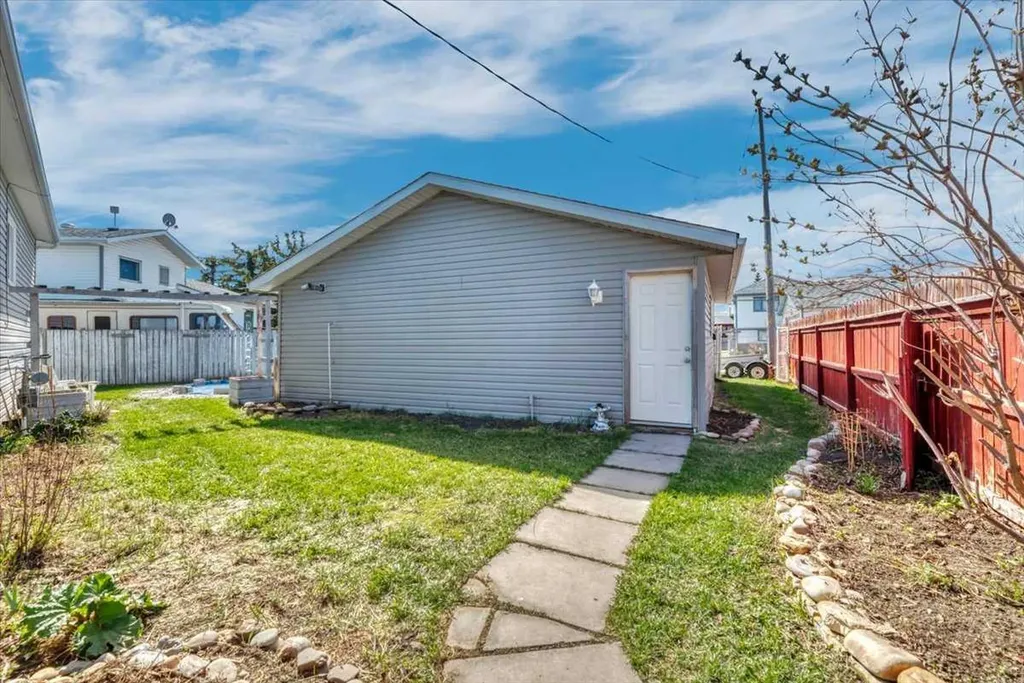 333 Nelson Road Carseland AB T0J0M0