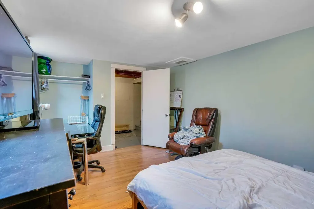 434 Meredith Road NE Calgary AB T2E 5A6