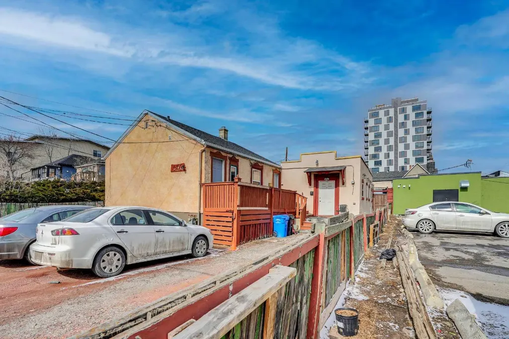 434 Meredith Road NE Calgary AB T2E 5A6