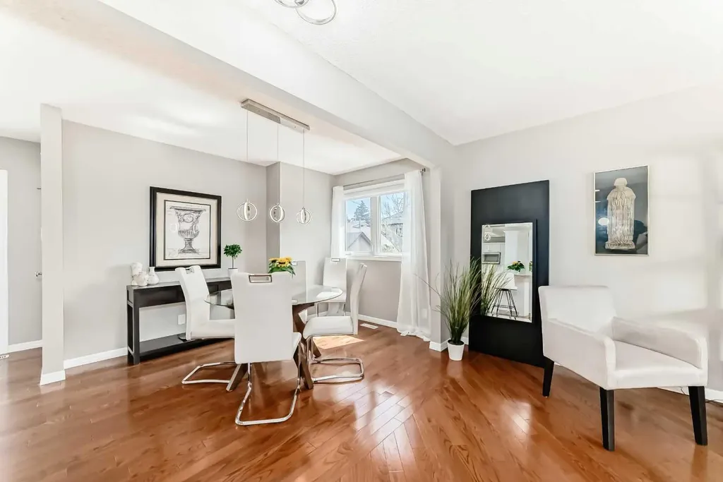 2212 4 Street NE Calgary AB T3E 4T9