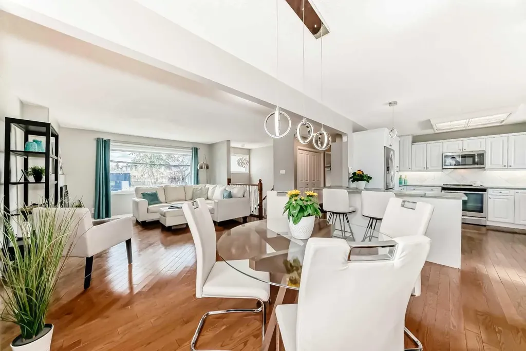 2212 4 Street NE Calgary AB T3E 4T9