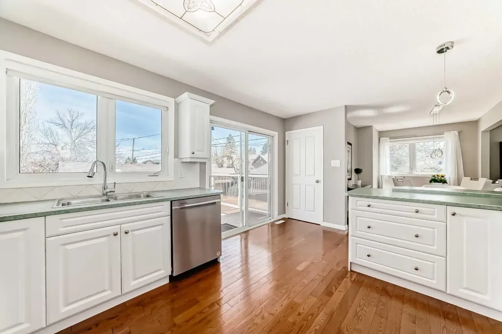 2212 4 Street NE Calgary AB T3E 4T9
